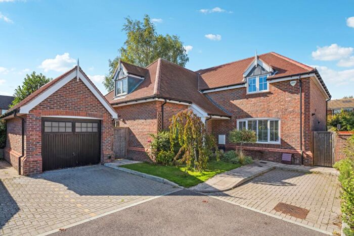 4 Bedroom Detached House For Sale In Pheasant Close, Amersham, HP6