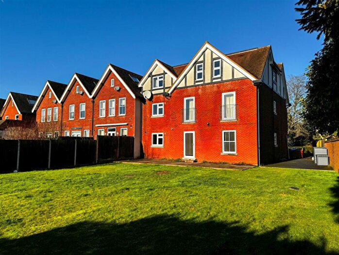 2 Bedroom Apartment For Sale In Tadworth, KT20