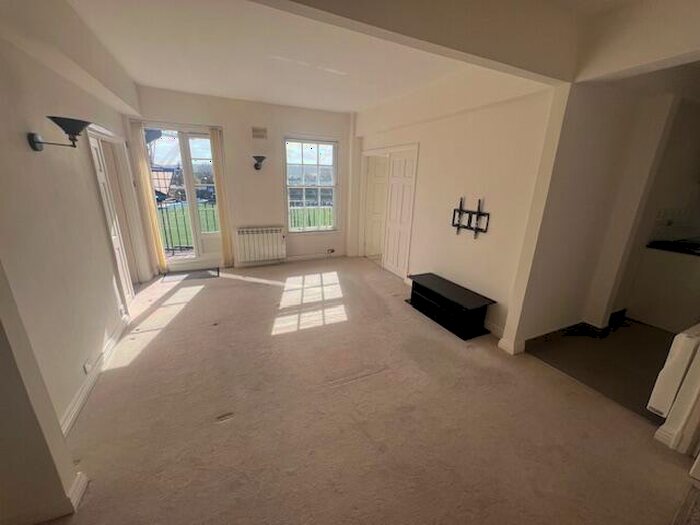 2 Bedroom Apartment To Rent In Westgate Street, Cardiff, CF10