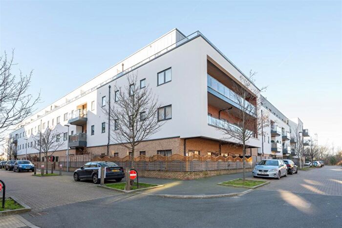 2 Bedroom Apartment To Rent In Thornbury Way, London, E17
