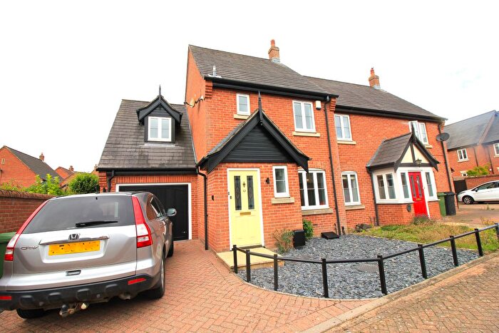 3 Bedroom Semi-Detached House To Rent In Blackthorn Way, Poringland, NR14