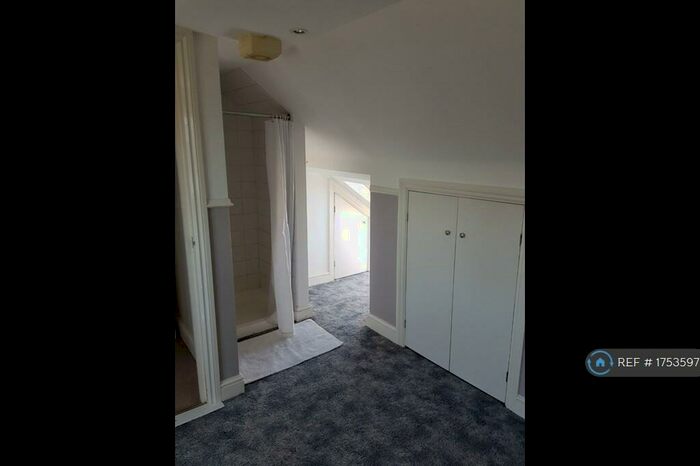 4 Bedroom Terraced House To Rent In Waremead Road, Ilford, IG2