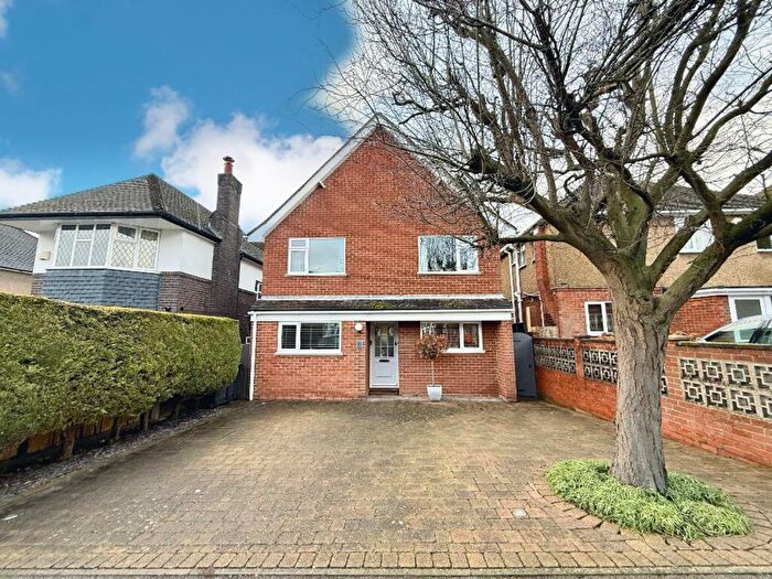 4 Bedroom Detached House For Sale In Marston Gardens, Luton, LU2