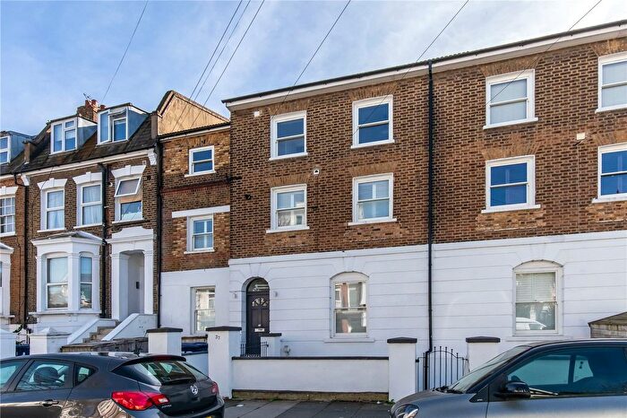 2 Bedroom Flat For Sale In Mill Hill Road, London, W3