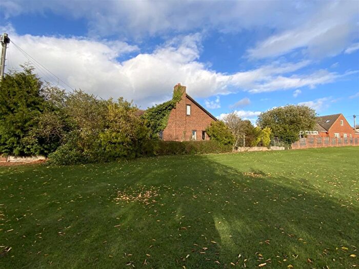 3 Bedroom Detached Bungalow For Sale In The Crescent, Haversham, MK19