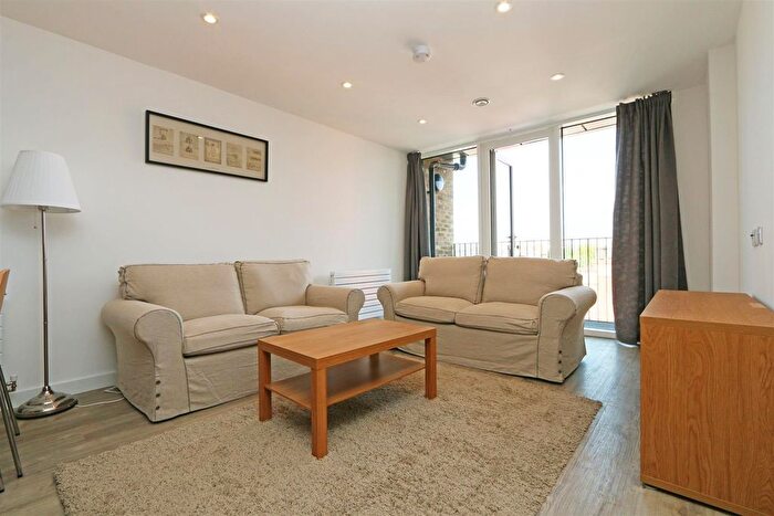 2 Bedroom Flat To Rent In Tooting High Street, Tooting, Tooting, SW17