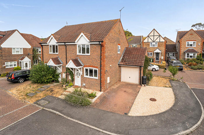 3 Bedroom Semi-Detached House For Sale In Spinage Close, Faringdon, Oxfordshire, SN7