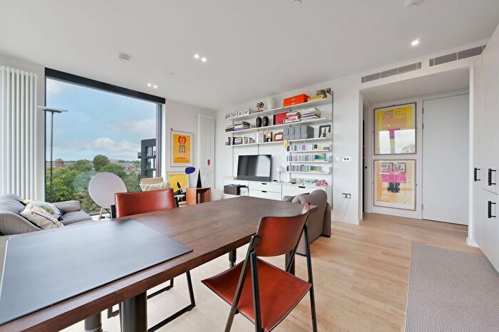 2 Bedroom Flat For Sale In Brent Way, Brentford, TW8