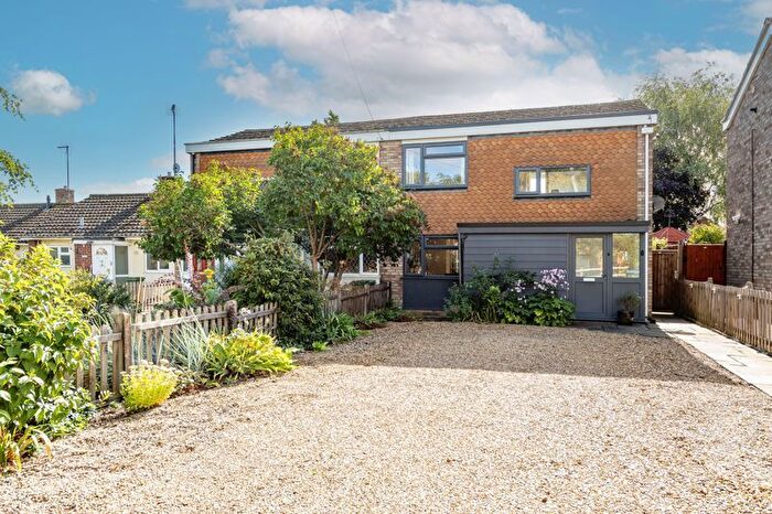 3 Bedroom Semi-Detached House For Sale In Barkham Close, Cheddington, LU7