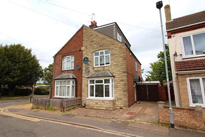 4 Bedroom Semi Detached House For Sale In Churchfield Road, Peterborough, PE4