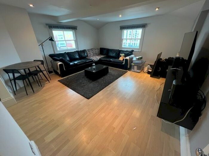 3 Bedroom Property To Rent In Royal Crescent Road, Ocean Village, Southampton, SO14