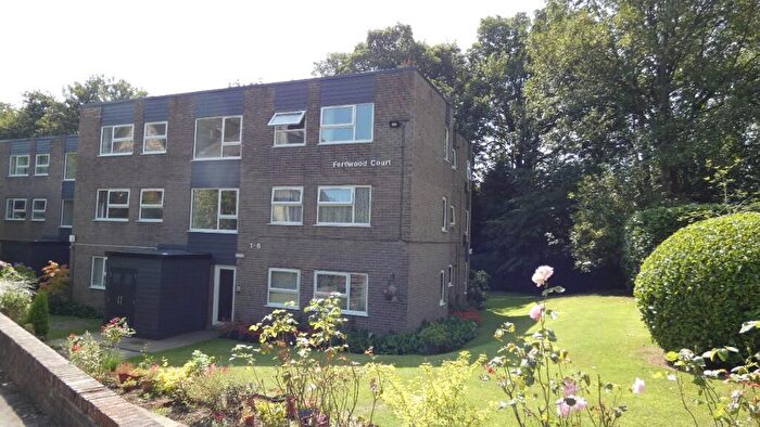 2 Bedroom Apartment For Sale In Fernwood Court, Leeds, West Yorkshire, LS8