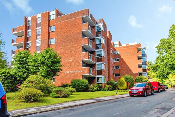 2 Bedroom Flat For Sale In Talbot Close, Southampton, SO16