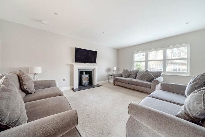5 Bedroom Detached House For Sale In Dorneywood Close, Burnham, SL1
