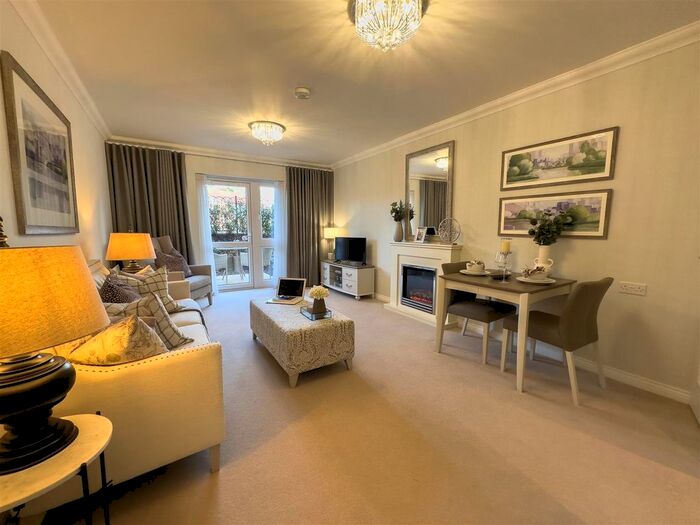 1 Bedroom Flat For Sale In Crookham Road, Fleet, GU51