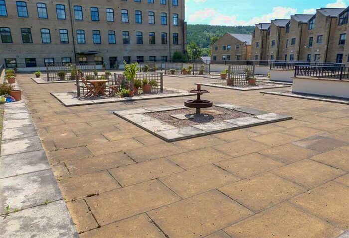 2 Bedroom Flat To Rent In The Locks, Bingley, BD16