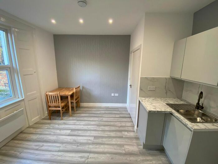 Studio To Rent In 419 Kingsland Road, London E8