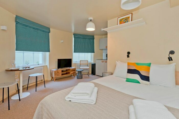 1 Bedroom Flat To Rent In St. Marks Square, London, NW1