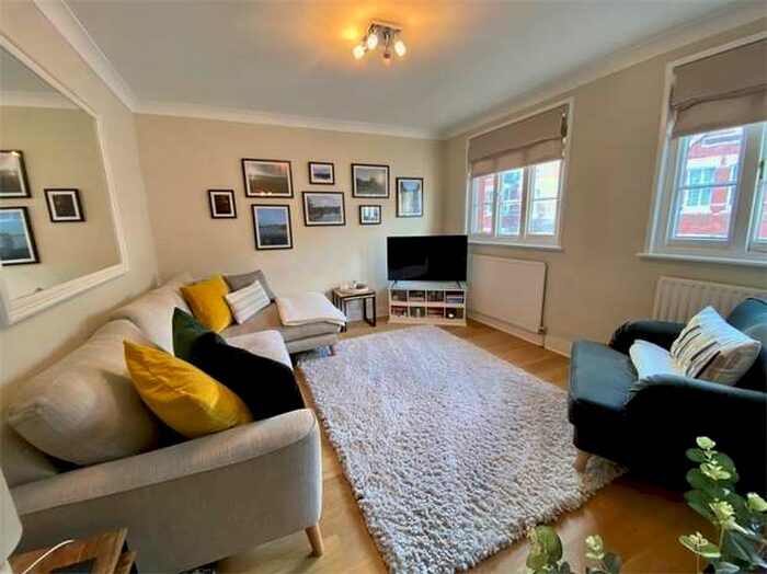 2 Bedroom Flat For Sale In Henley-on-thames, Oxfordshire, RG9