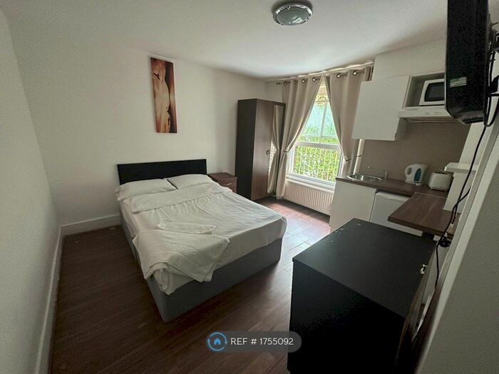 Studio To Rent In Knaresborough Place, London, SW5