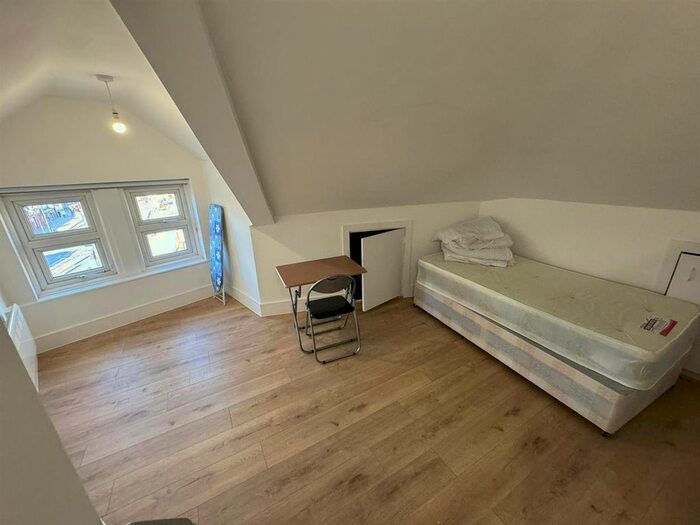 Studio To Rent In Upper Clapton Road, London, E5