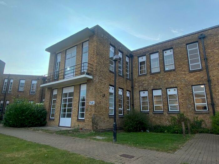 1 Bedroom Apartment To Rent In Pollards Close, Rochford, SS4