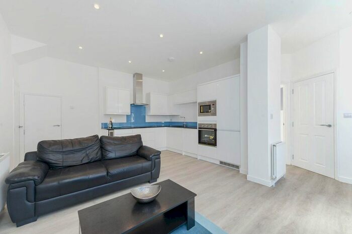 1 Bedroom Flat To Rent In Whitestile Road, Brentford, TW8