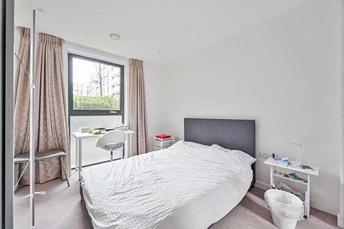 2 Bedroom Flat To Rent In Hawthorne Crescent, Greenwich, London, SE10