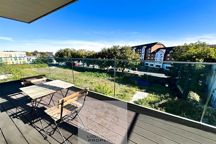 2 Bedroom Apartment To Rent In Queenshurst Square, Kingston, KT2