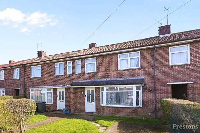 6 Bedroom Terraced House For Sale In Thornbury Gardens, Borehamwood, WD6