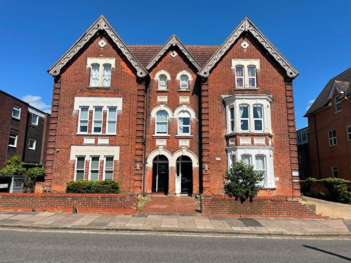 2 Bedroom Apartment To Rent In Shakespeare Road, MK40
