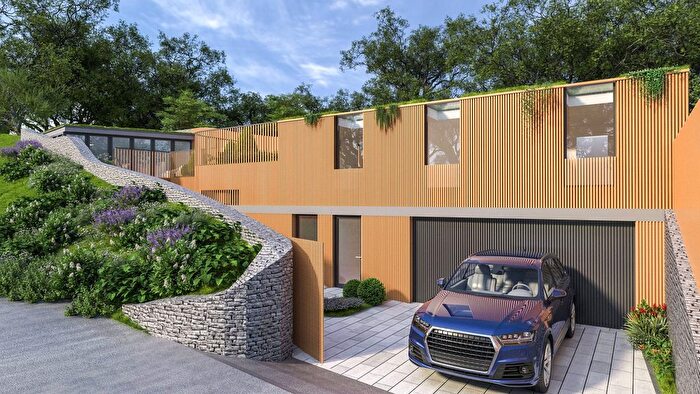 3 Bedroom Detached House For Sale In Sharpham Drive, Totnes, TQ9