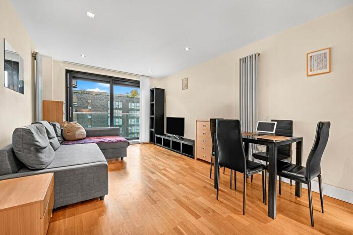 2 Bedroom Flat For Sale In Millharbour, Millwall, E14