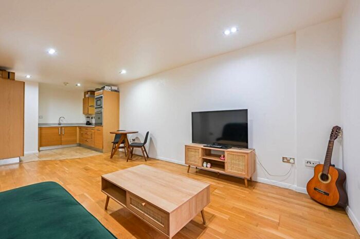 1 Bedroom Flat For Sale In City Tower, Canary Wharf, London, E14