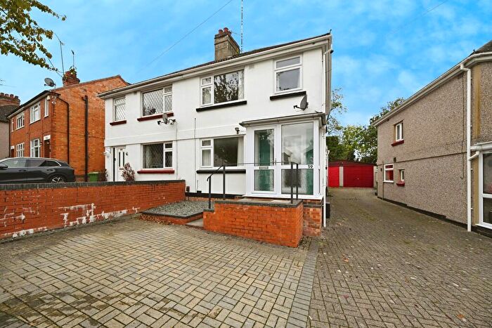 3 Bedroom Semi Detached House For Sale In Kingsley Avenue, Hillmorton, Rugby, CV21