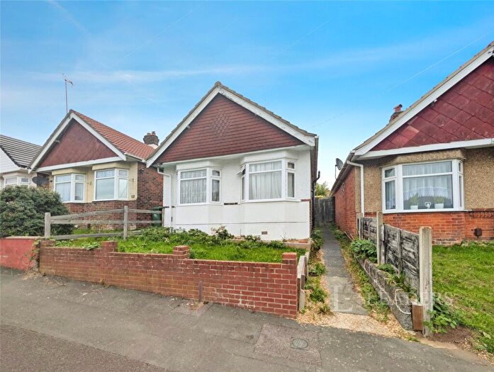 2 Bedroom Bungalow For Sale In Wycliffe Road, Southampton, Hampshire, SO18