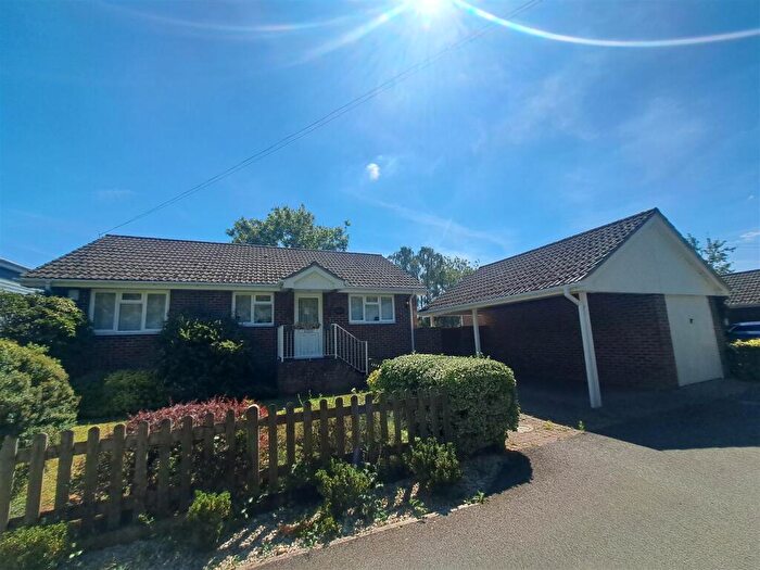 2 Bedroom Detached Bungalow To Rent In Laleham Reach, Chertsey, KT16