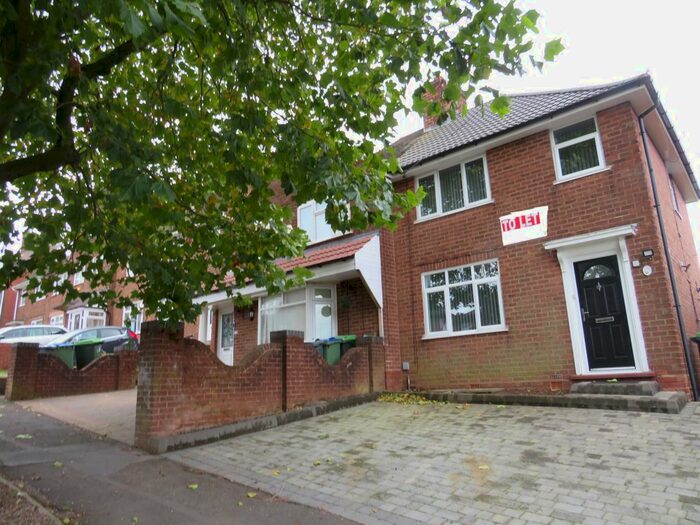 3 Bedroom Property To Rent In Bodenham Road, Oldbury, B68