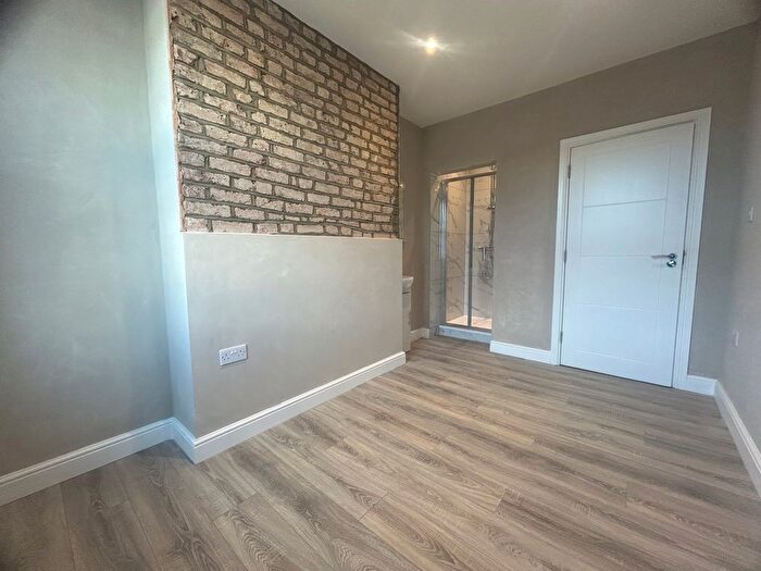 Studio To Rent In Chapel Way, London, N7