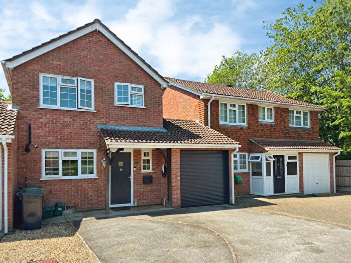 3 Bedroom Detached House For Sale In Forest Drive, Chineham, Basingstoke, RG24