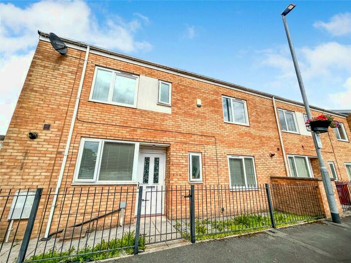 3 Bedroom End Of Terrace House To Rent In Hitchen Street, Manchester, Greater Manchester, M13