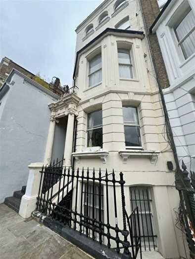 Studio To Rent In Powis Square, London, W11