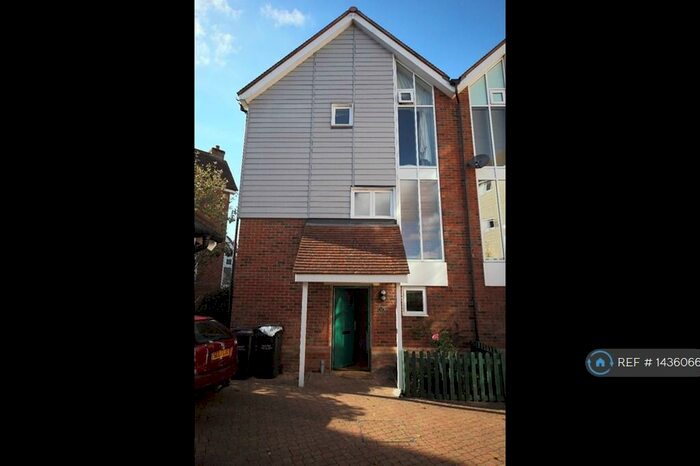 3 Bedroom Semi-Detached House To Rent In Lindel Court, West Malling, ME19