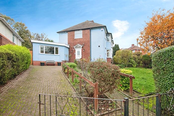 3 Bedroom Semi Detached House For Sale In Broadmoor Avenue, Smethwick, B67