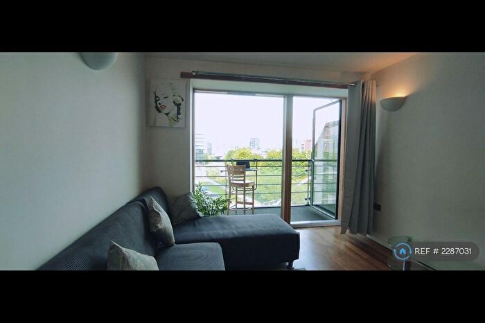 2 Bedroom Flat To Rent In Riverside Way, Leeds, LS1