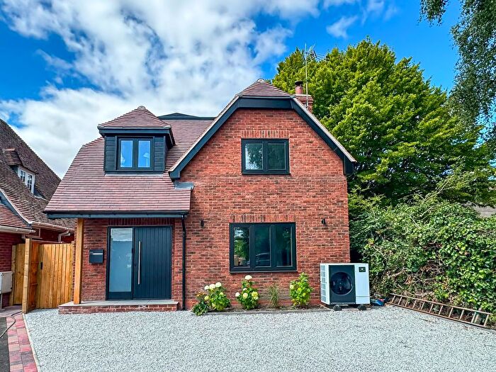 3 Bedroom Detached House For Sale In Warwick Road, Warwick, CV35