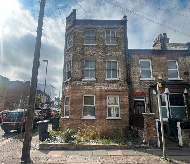 3 Bedroom Flat For Sale In A Oakleigh Road North, Whetstone, London, N20
