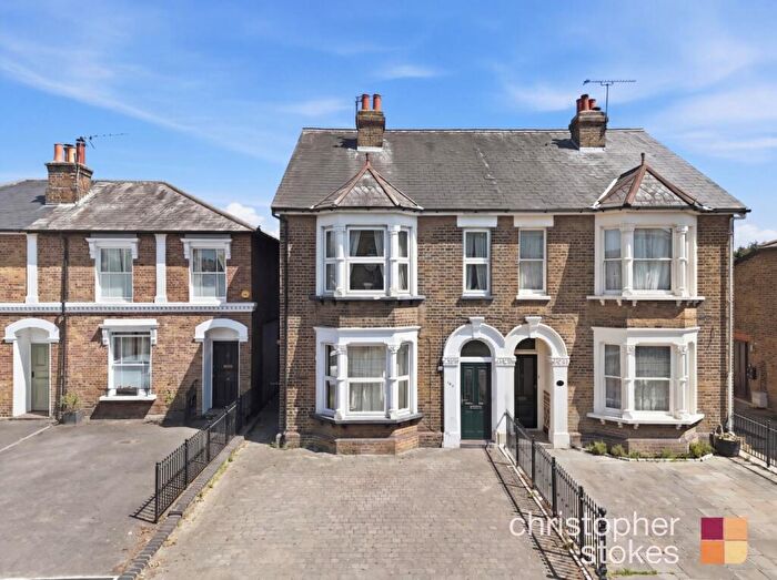 2 Bedroom Maisonette For Sale In Crossbrook Street, Cheshunt, Hertfordshire, EN8