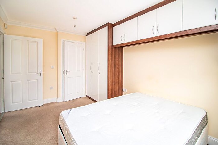2 Bedroom Flat To Rent In St. Helen's Road, London, SW16