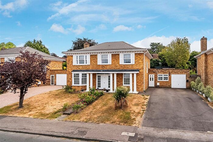 5 Bedroom Detached House For Sale In Badingham Drive, Fetcham, KT22